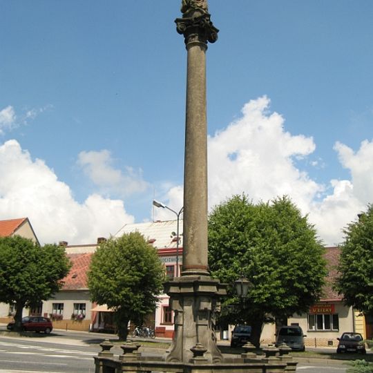 Sloup se sochou Panny Marie