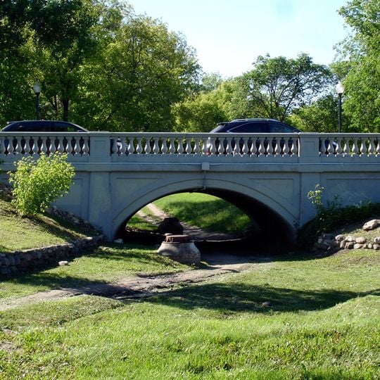 Spadina Crescent Bridge