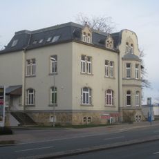 Villa (Nr. 58) mit Resten des Gartens und Remise (Nr. 58a) sowie Fabrik mit Schornstein Neefestraße 58; 58a