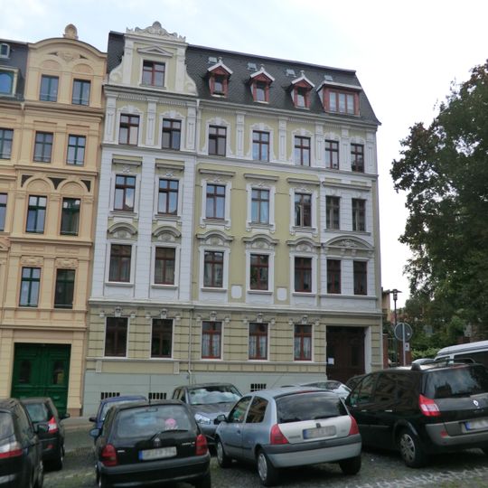Mietshaus in geschlossener Bebauung Bergstraße 6