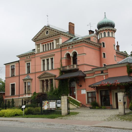 24 Piastowska Street in Bielawa