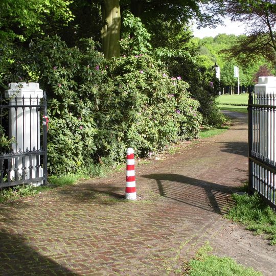 Huis Scherpenzeel: toegangshekken