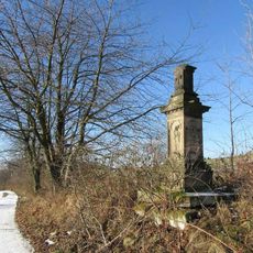 Kříž u Hynčiny vedle polní cesty