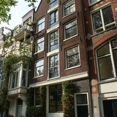 Pand met gevel onder punttop