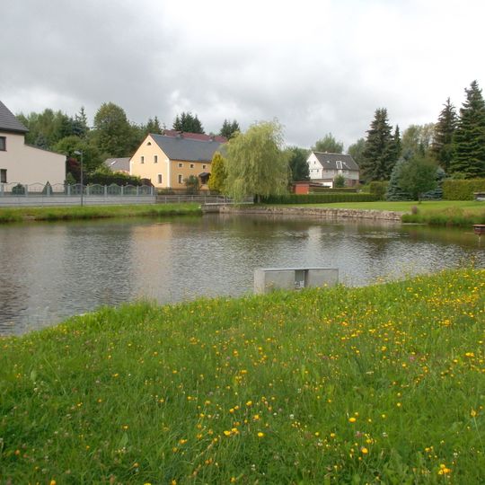 Dorfteich mit Resten der Einfassungsmauer in Tautewalde