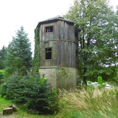 Wieża obserwacyjna (w fermie lisów)