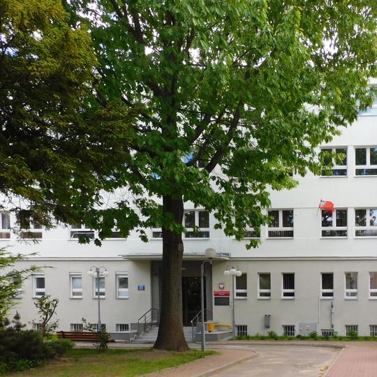Budynek szkolny przy ulicy Rakowieckiej 23
