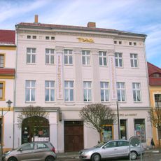 Apotheke am Markt; Wohnhaus in geschlossener Bebauung, ehemals mit Apotheke Markt 9 (Altstadt)