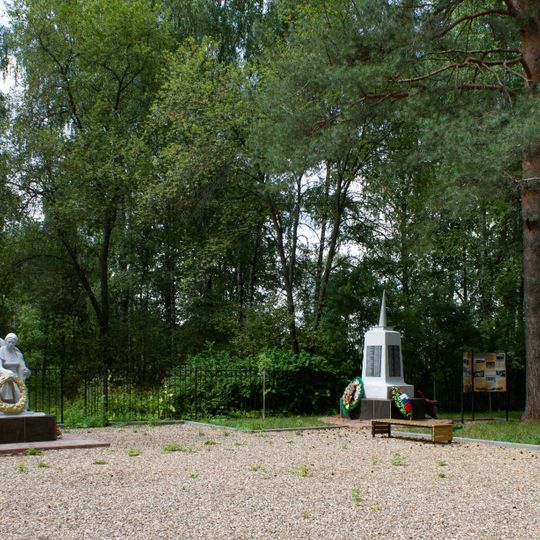 Воинское кладбище, на котором захоронено 100 советских воинов, умерших от ран в госпитале в годы Великой Отечественной войны