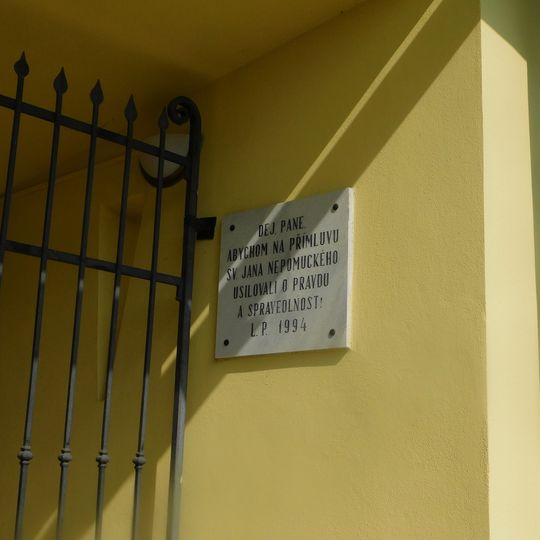 Pamětní deska na kostele v Meziříčku