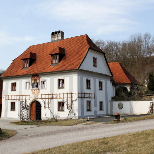 Kellerhaus mit Keller und Belvedere