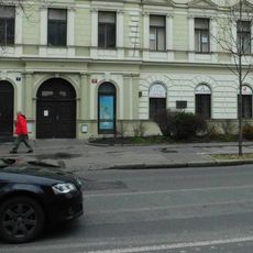 Pamětní deska Františka Křižíka na domě Korunovační 103/6 na Letné