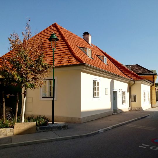 Leihbücherei und Kindertagesstätte Laxenburg