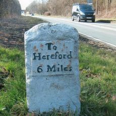 Milestone, Castle Farm at SO59224275
