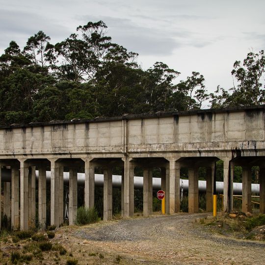 Aqueduct over pipe