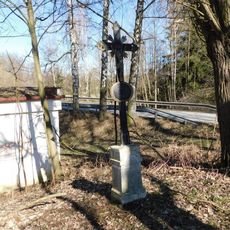 Kříž u odbočky k Hronskému mlýnu