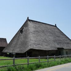 Lüscher Thatched House with Granary