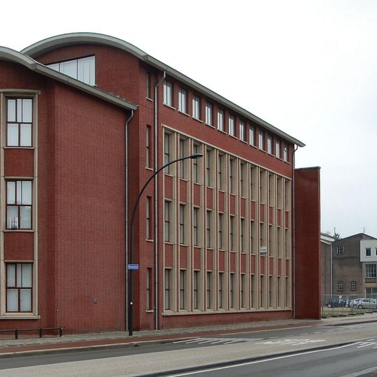 Kantoorgebouw Heemaf, bijgenaamd "Locomotief"