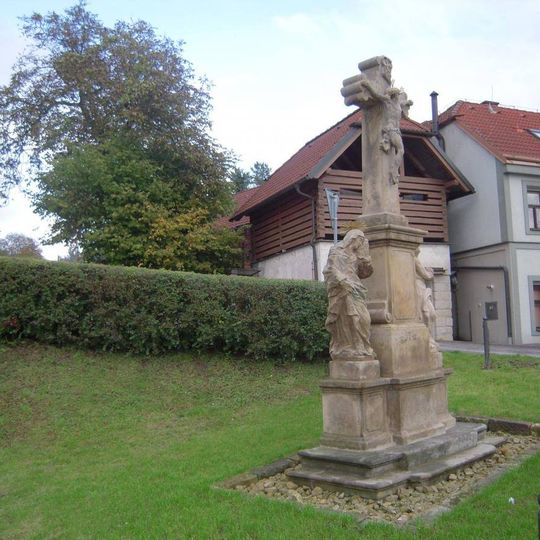 Boží muka ve středu Bukvic východně od požární nádrže