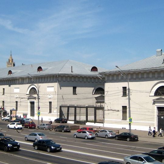 Former foods warehouse on Zubovsky Boulevard