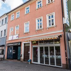 Wohn- und Geschäftshaus