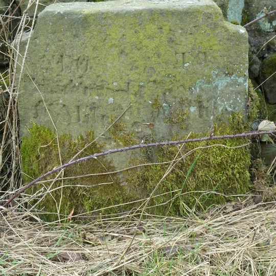 Milestone Nw Of Overton End Farm