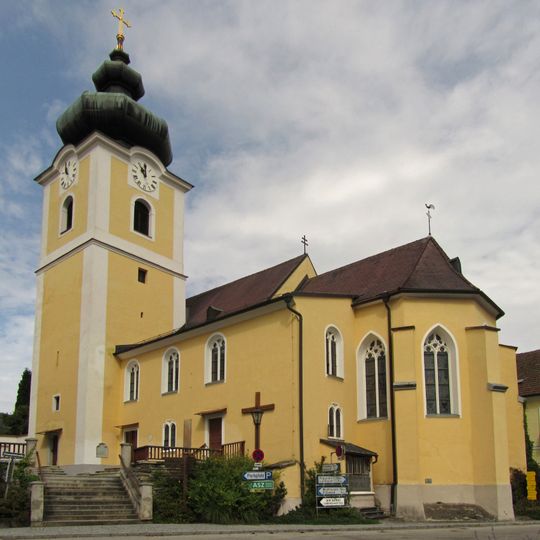 Kath. Pfarrkirche hl. Lorenz und ehem. Friedhof