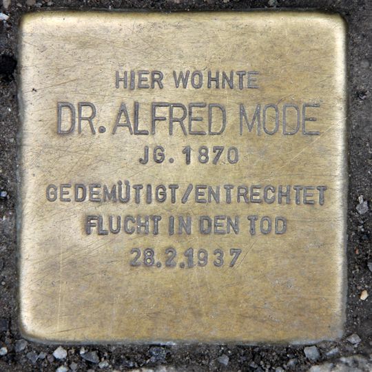 Stolperstein en memoria de Alfred Mode