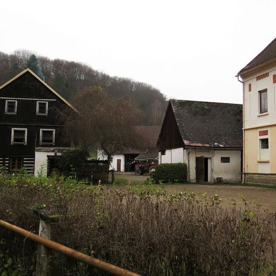 Stáj se seníkem u čp. 15