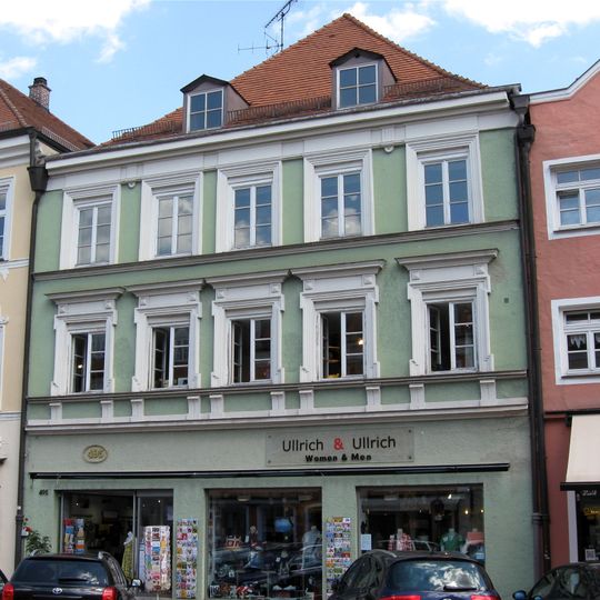 Wohn- und Geschäftshaus