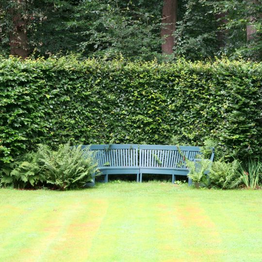 De Wiersse: houten halfronde bank