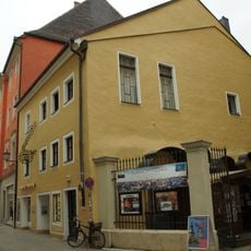 Wohn- und Geschäftshaus