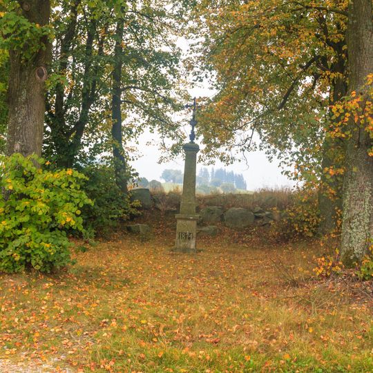 Křížek na rozcestí u Ovčína