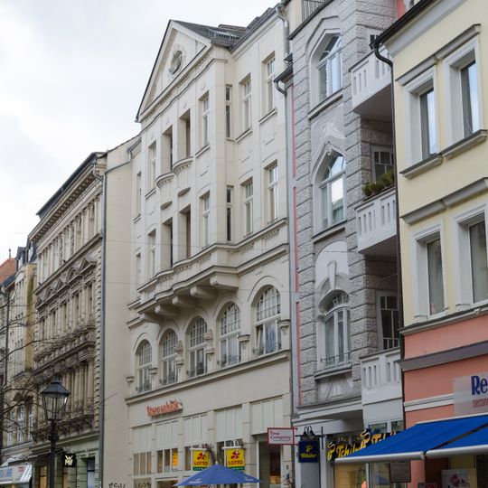 Wohn- und Geschäftshaus in geschlossener Bebauung Hauptstraße 27