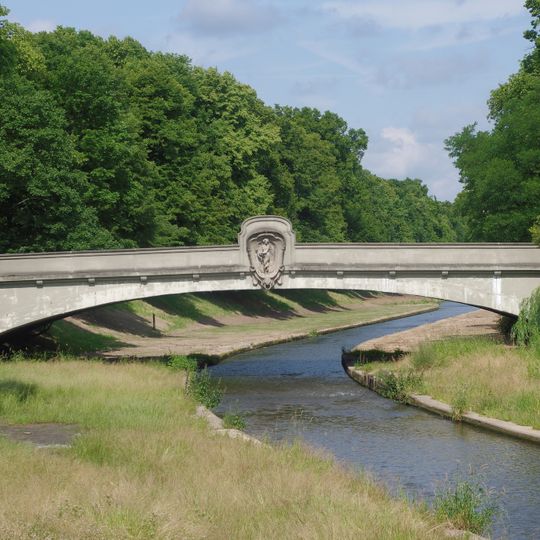 Straßenbrücke