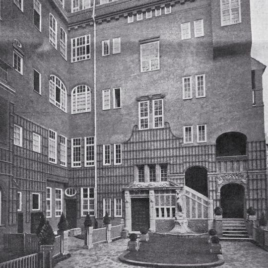 Innenhof Gelbes Haus I