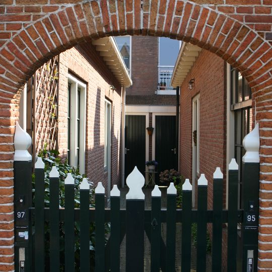 Poortje tussen Oranjegracht 95 en 97, Leiden