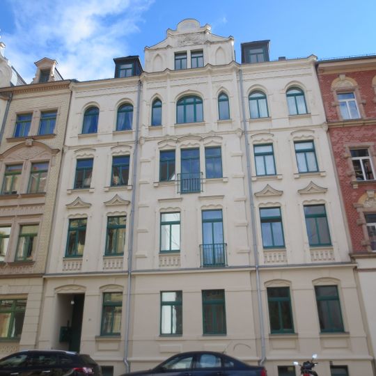 Mietshaus in geschlossener Bebauung Rudolf-Breitscheid-Straße 19